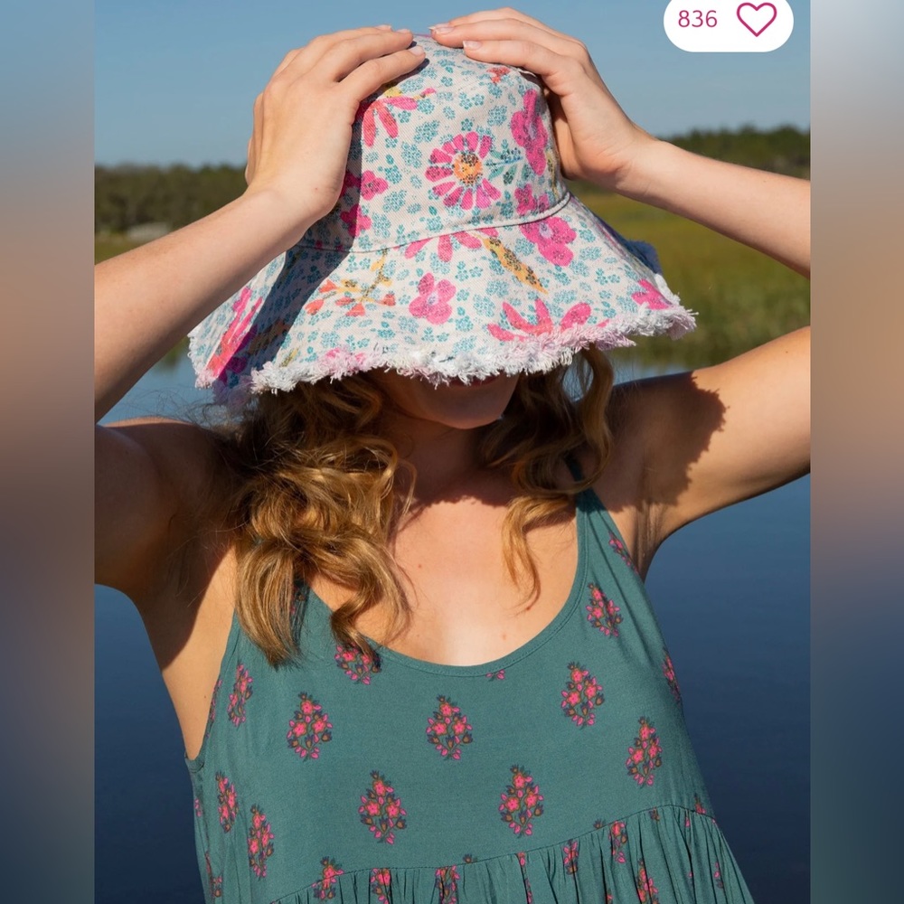 NWT NATURAL LIFE Women’s Canvas Bucket Hat - Blue Pink Daisies